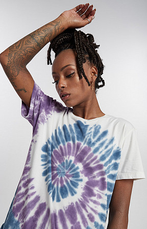 Camiseta Feminina de Malha com Gola Careca Tie Dye