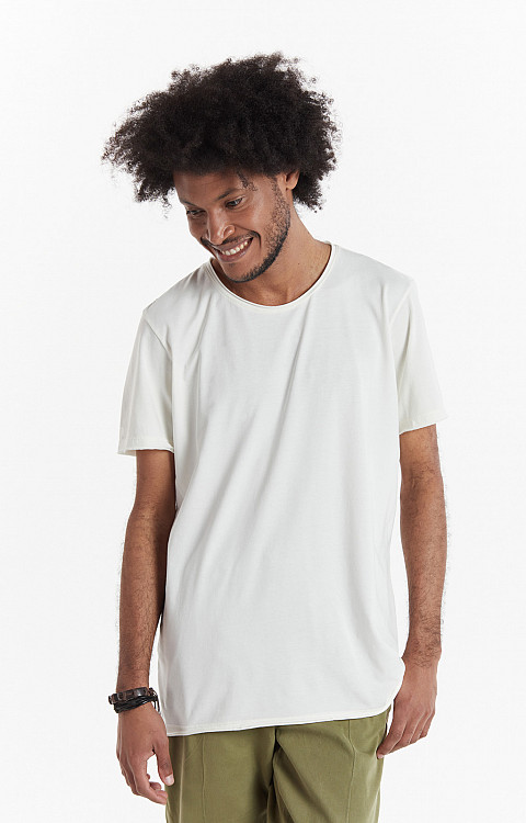 Camiseta Lisa Gola Canoa de Algodão Sustentável Premium Masculina