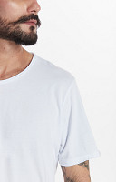 Camiseta Lisa Gola Canoa de Algodão Sustentável Premium Masculina