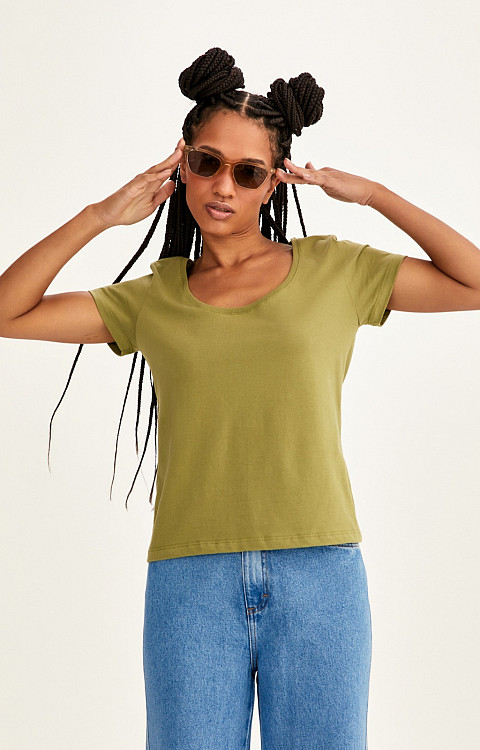 CAMISETA BABY LOOK LISA DE ALGODÃO NACIONAL FEMININA