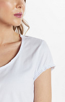CAMISETA LISA GOLA A FIO DE ALGODÃO SUSTENTÁVEL PREMIUM FEMININA