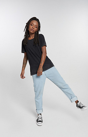 Camiseta Feminina de Malha com Gola Careca Marmorizada do Avesso